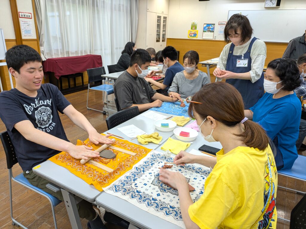 ラポール出張教室レポ】オーブン陶芸体験会 | ラポール通信 | 障害者